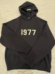 The 1977 Hoodie A Nostalgic Icon in Contemporary Fashion